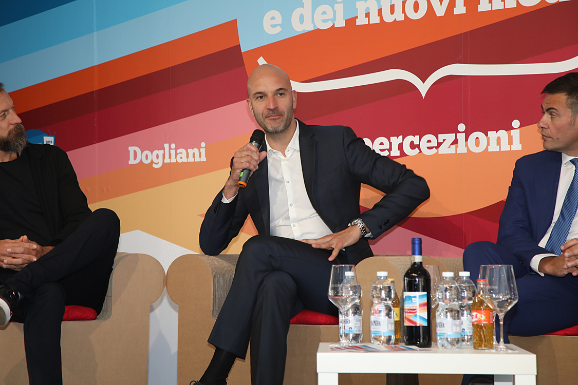 Festival della TV e dei Nuovi Media 2019_142.jpg - Road to Tokyo 2020: Eurosport e l’esperienza olimpica Cosa significa partecipare a una Olimpiade? E magari vincere una medaglia d’oro?  Alcuni tra i grandi atleti azzurri, tra cui la portabandiera di PyeongChang 2018 Arianna Fontana, raccontano le loro sfide, le loro emozioni e i loro successi a cinque cerchi.  E per Eurosport, broadcaster ufficiale delle prossime tre Olimpiadi, la sfida di portare nelle case degli italiani un’esperienza mai vista prima.